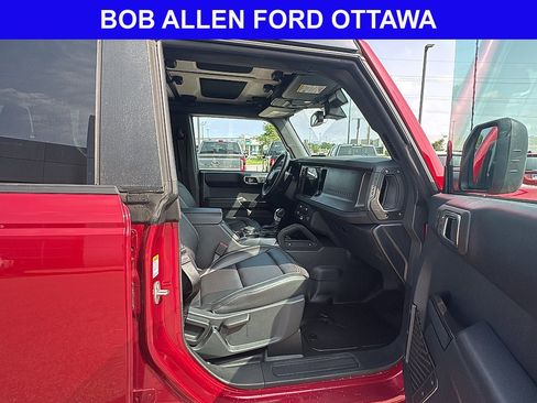 Used 2025 Ford Bronco Badlands AWD/4WD image 13