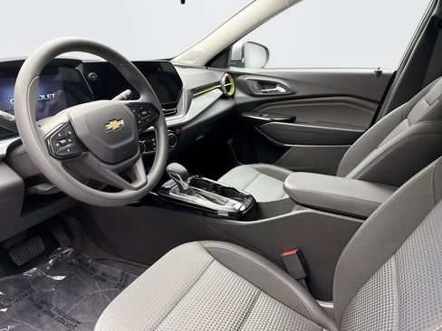 Used 2026 Chevrolet Trax LT FWD image 10