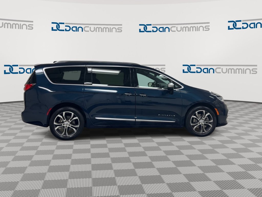 Used 2023 Chrysler Pacifica Pinnacle AWD/4WD image 9
