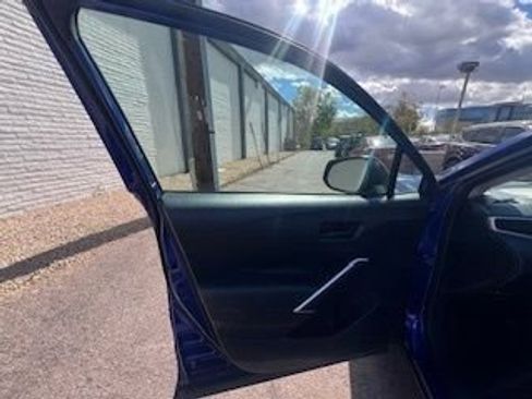 Used 2025 Toyota Corolla Cross LE image 12