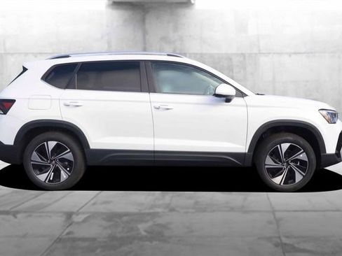 New 2026 Volkswagen Taos SE AWD/4WD image 5