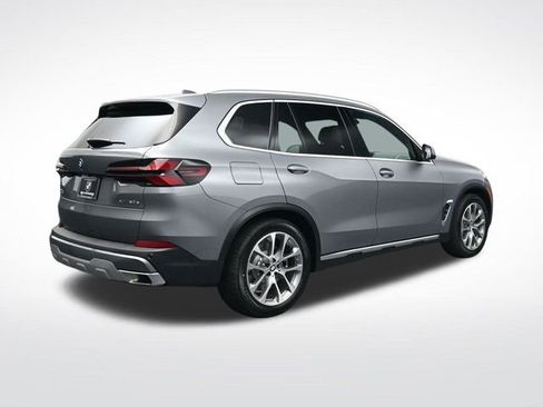 New 2026 BMW X5 xDrive50e image 4