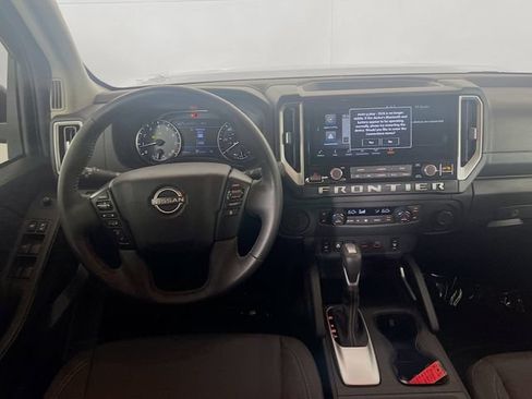 Used 2025 Nissan Frontier SV w/ SV Convenience Package RWD image 19