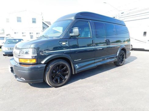 Used 2018 Chevrolet Express 2500 w/ Enhanced Convenience Package RWD image 40