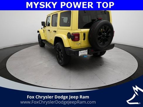 Used 2023 Jeep Wrangler Unlimited Sahara w/ Cold Weather Group image 33