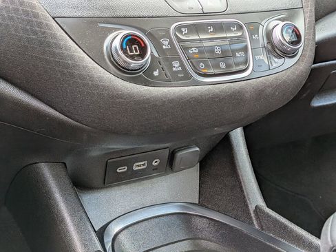 Used 2025 Chevrolet Malibu LT FWD image 17