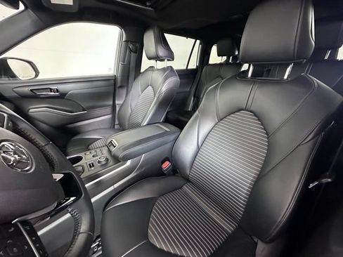 Used 2023 Toyota Highlander XSE AWD/4WD image 24
