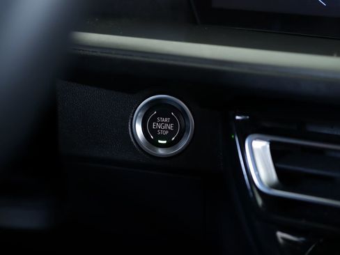 Used 2024 Chevrolet Traverse LT image 19