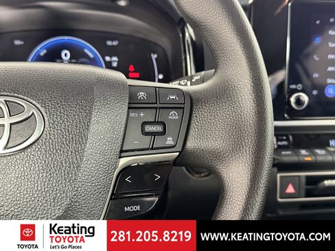 Used 2025 Toyota Camry LE image 27