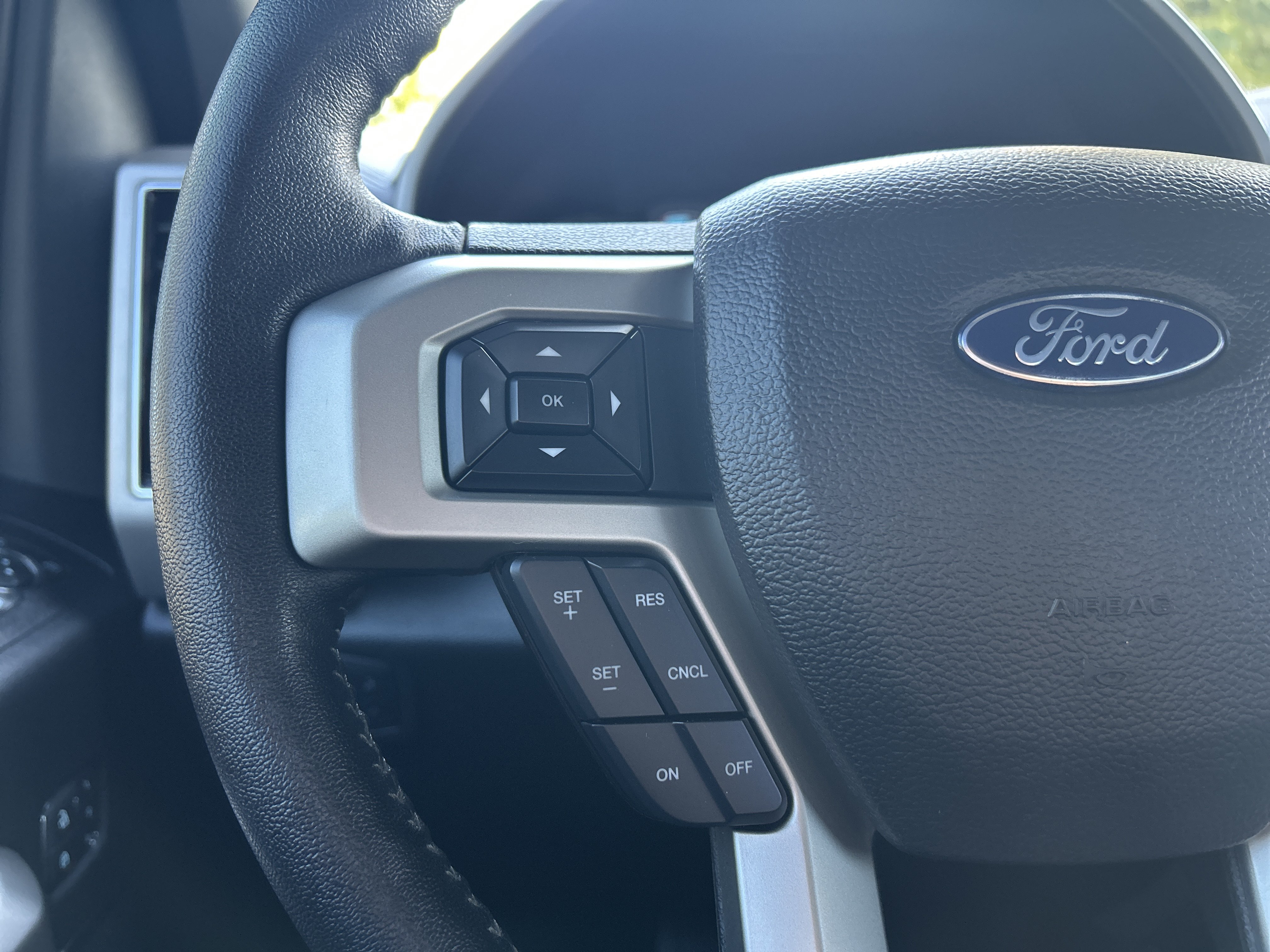 Used 2019 Ford F150 Lariat w/ Trailer Tow Package RWD image 18