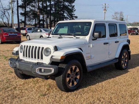 Used 2018 Jeep Wrangler Unlimited Sahara w/ Cold Weather Group image 7