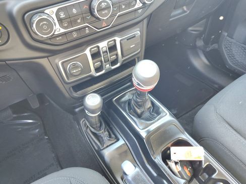 Used 2022 Jeep Wrangler Unlimited Sport AWD/4WD image 12