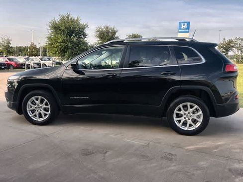 Used 2018 Jeep Cherokee Latitude FWD image 4