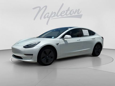Used 2020 Tesla Model 3 Standard Range Plus RWD image 1