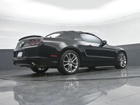 Used 2013 Ford Mustang Premium image 40