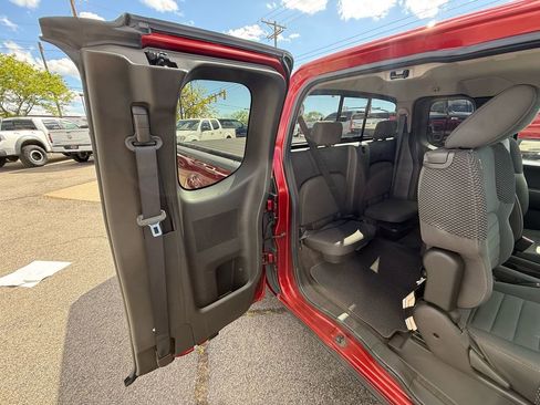 Used 2012 Nissan Frontier SV w/ Sport Appearance Pkg AWD/4WD image 37
