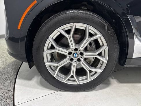 Used 2025 BMW X7 xDrive40i w/ Premium Package AWD/4WD image 10