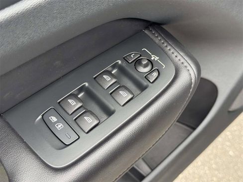 Certified 2023 Volvo XC60 B5 Plus w/ Climate Package image 15