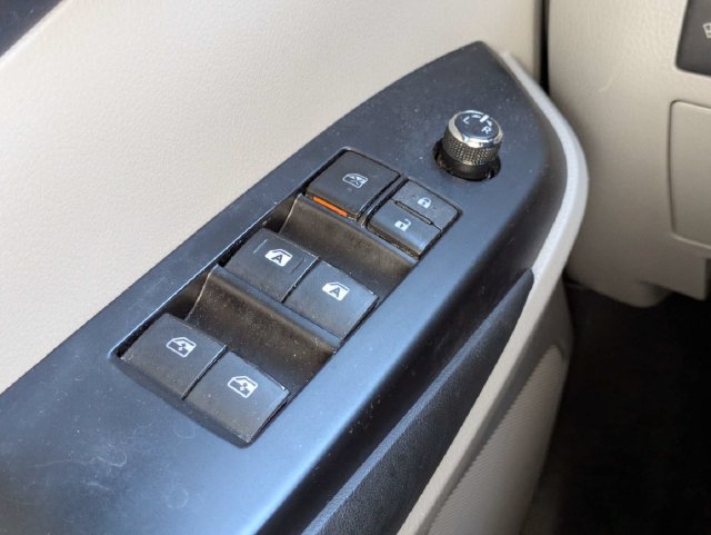 Used 2015 Toyota Highlander Plus FWD image 23