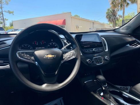 Used 2025 Chevrolet Malibu LT FWD image 12