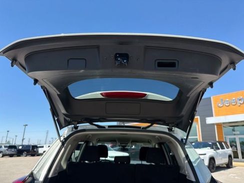 Used 2024 Nissan Rogue S AWD/4WD image 27