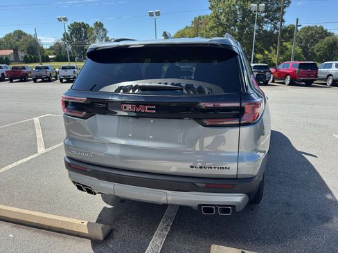 Used 2025 GMC Acadia Elevation image 6