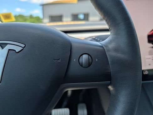 Used 2023 Tesla Model Y Performance AWD/4WD image 22