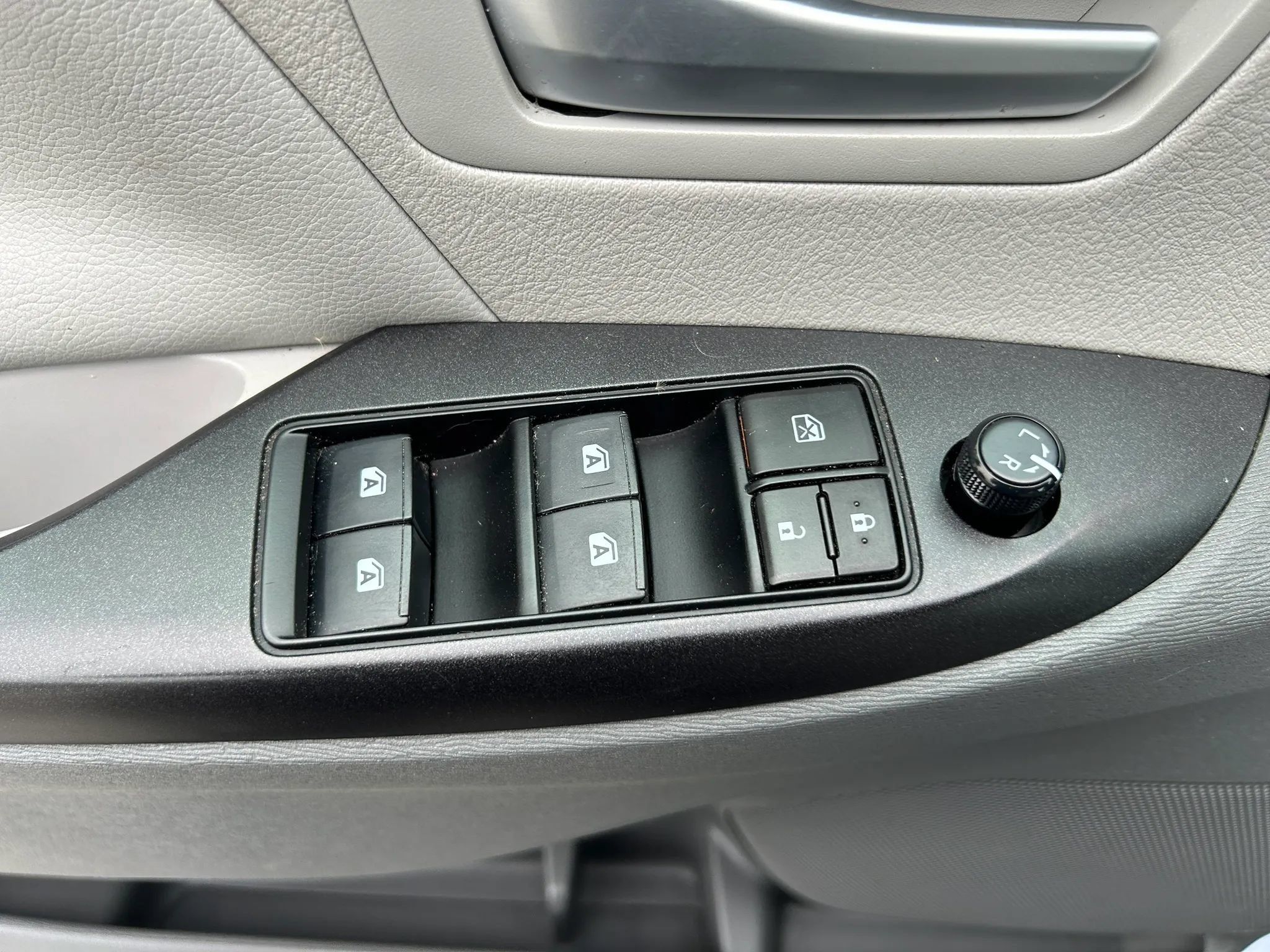 Used 2017 Toyota Sienna LE FWD image 17