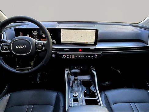 Used 2024 Kia Sorento EX w/ Panoramic Sunroof Package FWD image 7
