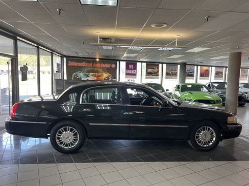 Used 2009 Lincoln Town Car Signature Limited image 5
