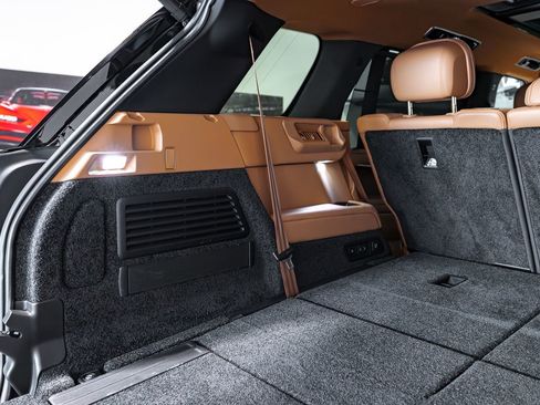 Used 2024 Land Rover Range Rover Long Wheelbase SE image 35