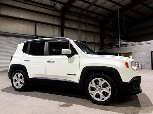 Used 2018 Jeep Renegade Limited w/ UConnect 8.4 Nav Group FWD image 3