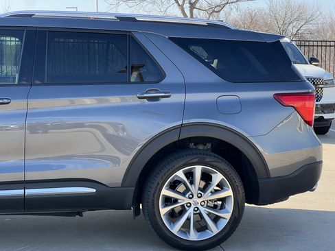 Used 2022 Ford Explorer Platinum w/ Equipment Group 601A image 6