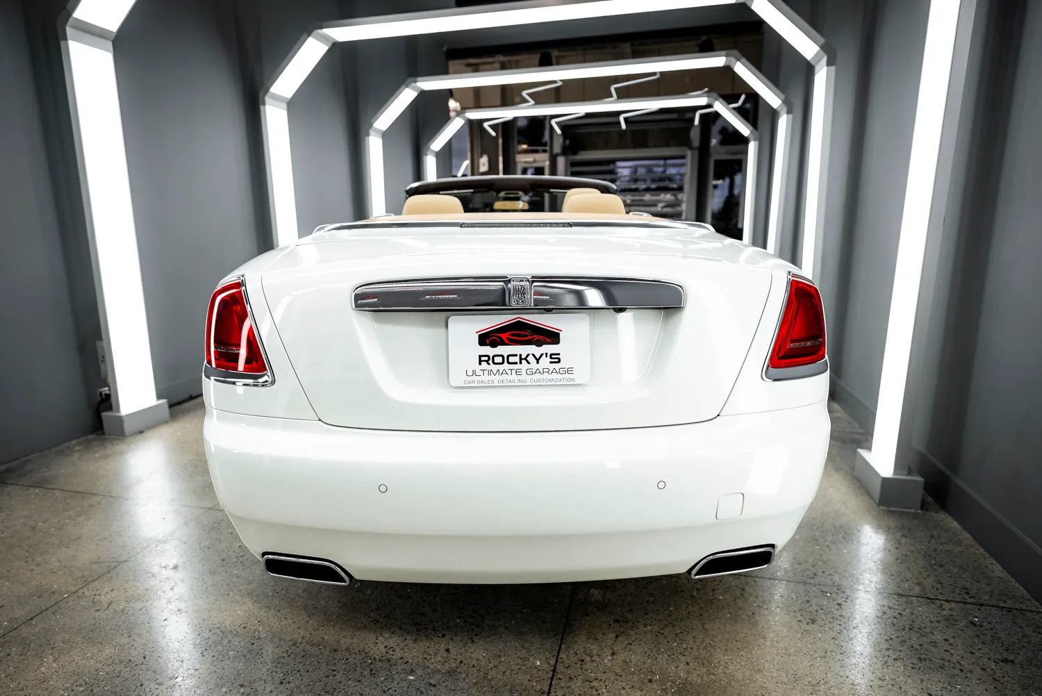 Used 2016 Rolls-Royce Dawn RWD image 5