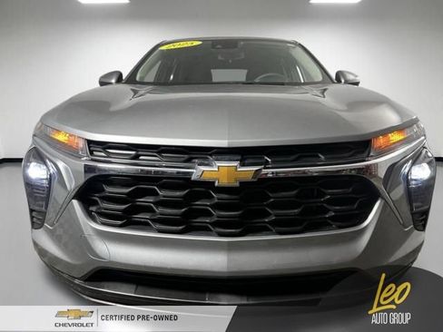 Used 2025 Chevrolet Trax LS w/ LS Convenience Package image 2