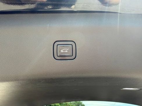 Used 2024 Buick Enclave Essence w/ Experience Buick Package AWD/4WD image 17