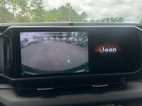 Used 2024 Jeep Wrangler Unlimited Rubicon image 21