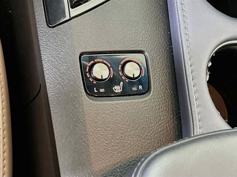 Used 2013 Toyota Avalon XLE Premium FWD image 19