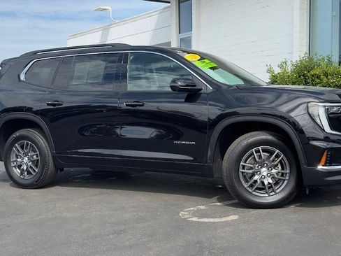 Used 2025 GMC Acadia Elevation FWD image 2