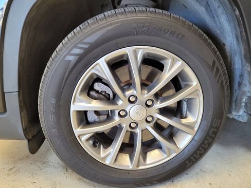 Used 2020 Jeep Cherokee Latitude Plus image 31