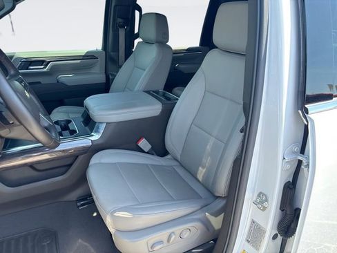 Used 2025 Chevrolet Silverado 2500 LTZ w/ LTZ Convenience Package AWD/4WD image 11