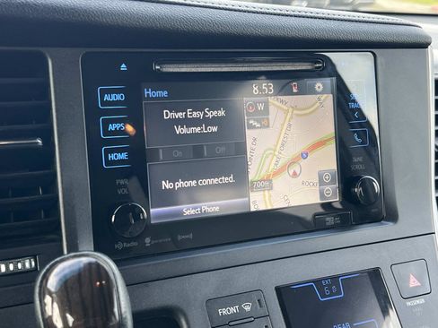 Used 2017 Toyota Sienna XLE w/ XLE Navigation Package image 12