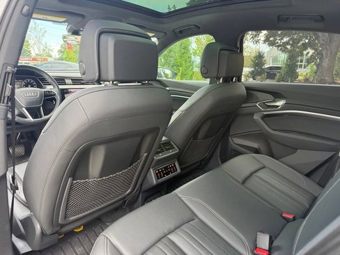 Used 2024 Audi Q8 e-tron Premium Plus w/ Premium Plus Package AWD/4WD image 19