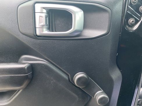 Certified 2018 Jeep Wrangler Unlimited Sport image 19