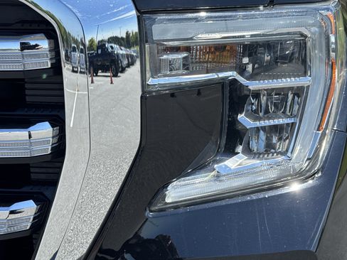 Used 2020 GMC Sierra 1500 SLE w/ SLE Value Package AWD/4WD image 6