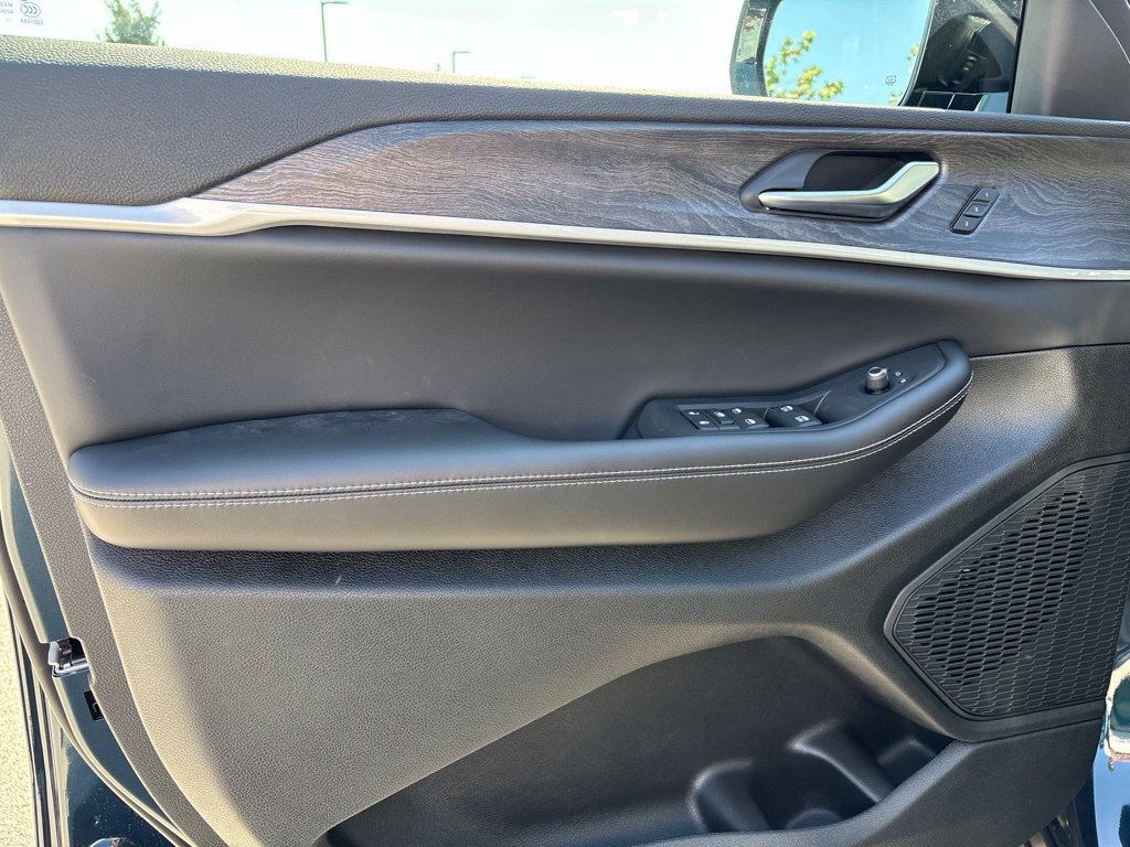New 2027 Jeep Grand Cherokee Limited AWD/4WD image 9