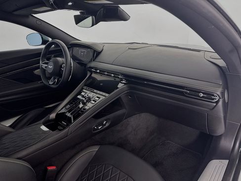 Used 2025 Aston Martin DB12 Coupe image 9