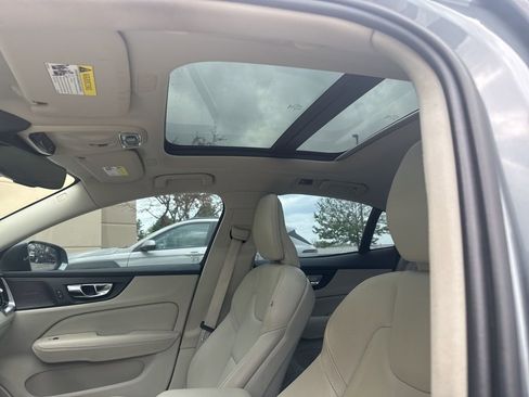 Used 2019 Volvo S60 T6 Momentum w/ Multimedia Package image 2