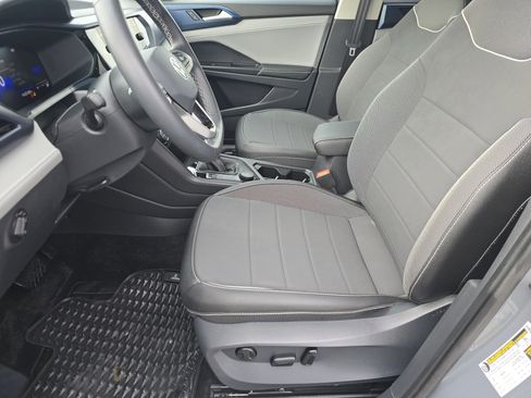 Certified 2024 Volkswagen Taos SE w/ Panoramic Sunroof Package AWD/4WD image 18