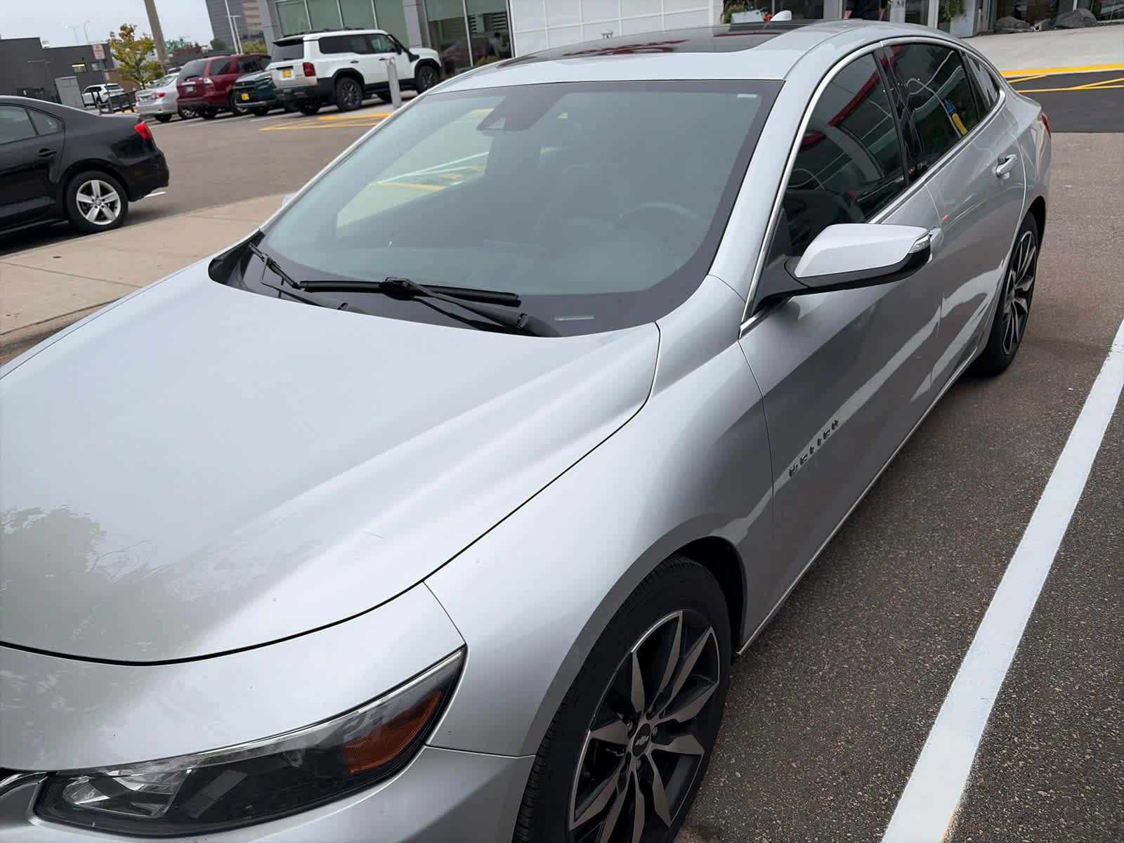 Used 2017 Chevrolet Malibu LT w/ Leather Package FWD image 3